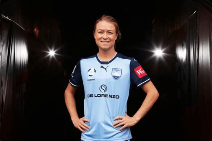 
Emily Sonnett Height, Weight, Net Worth, Age, Birthday, Wikipedia, Who, Nationality, Biography 