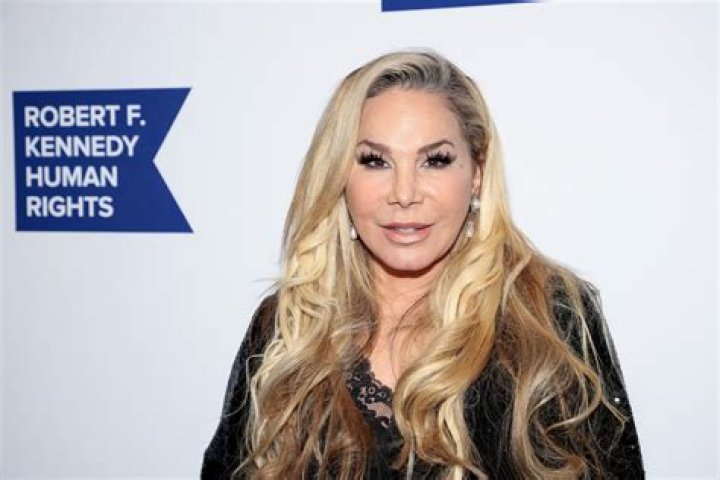 
Hannah Maloof Height, Weight, Net Worth, Age, Birthday, Wikipedia, Who, Nationality, Biography 