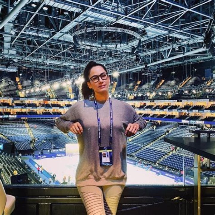 
Jocelyne Larocque Height, Weight, Net Worth, Age, Birthday, Wikipedia, Who, Nationality, Biography 