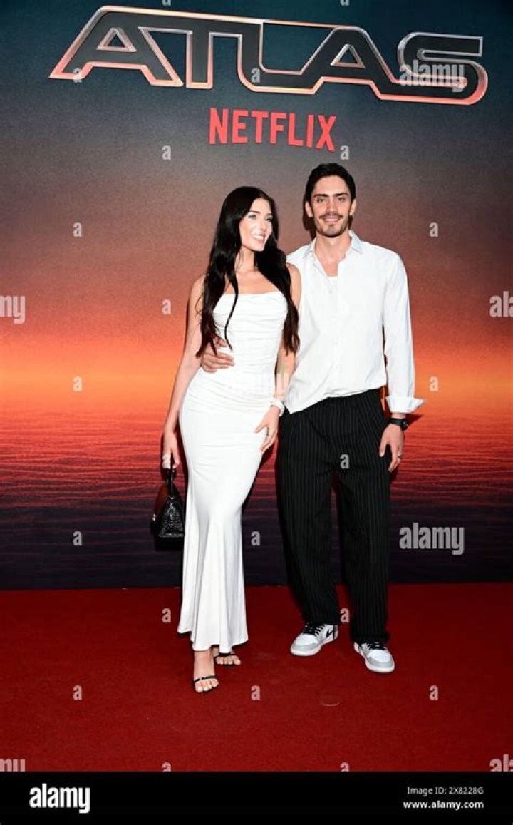 
Meet Diego Luna’s Brother Iván Amozurrutia 