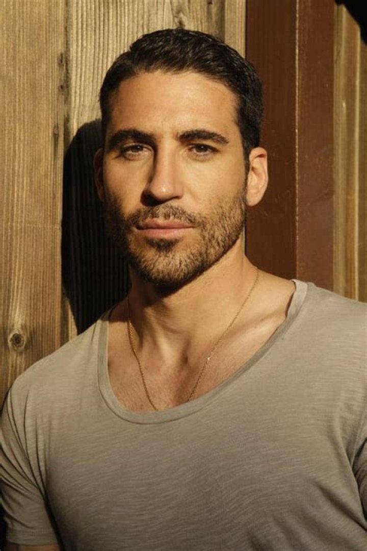 Miguel Ángel Silvestre Height, Weight, Net Worth, Age, Birthday, Wikipedia, Who, Nationality, Biography