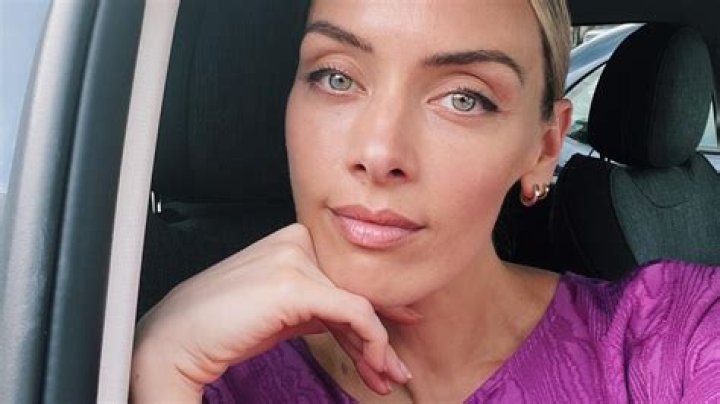 
Rachel Skarsten Height, Weight, Net Worth, Age, Birthday, Wikipedia, Who, Nationality, Biography 