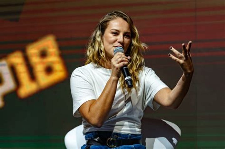 
Sabrina Oliveira Height, Weight, Net Worth, Age, Birthday, Wikipedia, Who, Nationality, Biography 