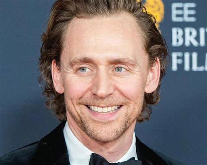 Tom Hiddleston Age, Birthday, Wikipedia, Who, Nationality, Biography
